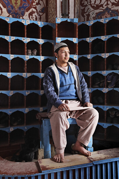 The Shoe-Keeper, Blue Mosque by Justin Sutcliffe © Justin Sutcliffe