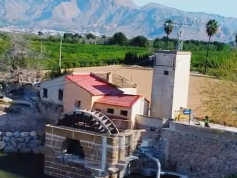 El Juzgado de Aguas oriolano fue creado en el siglo XIII por el rey Alfonso X el Sabio y sus vigentes ordenanzas fueron aprobadas por la Confederación Hidrográfica del rio Segura en 2014, Orihuela, España 