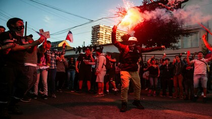 A crowd of Chilean protestors