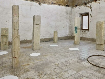 Esther Kläs, 22, vista della mostra. Cortesia di SpazioA