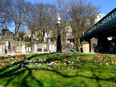 Il cimitero di Montmartre in primavera, Parigi, Francia