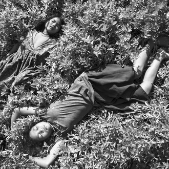 Pierre de Vallombreuse, Enfants Palawan après le jeu (Palawan children after games), Courtesy Galerie Argentic © Pierre de Vallombreuse