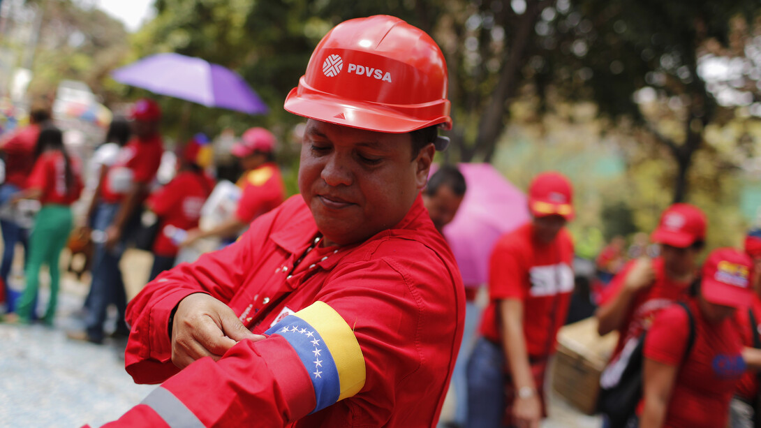Trabajadores de PDVSA, la joya de la corona del Estado venezolano que, sin embargo, ha perdido activos y capacidades en la última década