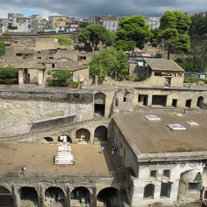 Gli studi sui resti umani hanno permesso di ottenere informazioni dettagliate sull’alimentazione, le malattie e le condizioni sociali degli abitanti. Nella foto uno scorcio suegli scavi archeologici, Ercolano, Campania, Italia 
