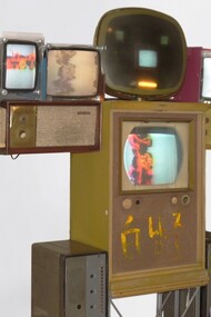 Nam June Paik, Big Shoulder, 1998