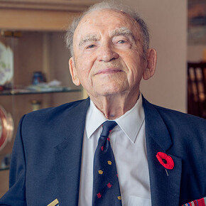 « On se disait : “Et maintenant, quoi? […] Que vas-tu faire le reste de ta vie?” C’est très, très effrayant. » – Le vétéran Alex Polowin, 2022. Avec l’aimable autorisation du Canadian War Museum