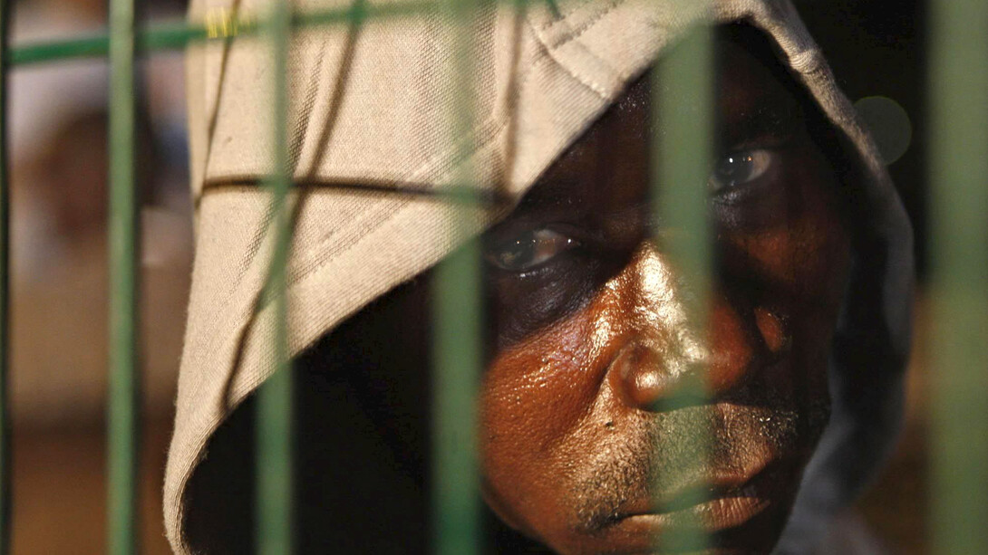 Al otro lado de la valla