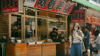 Exploring the streets of Taiwan where history and street food create perfect travel memories 