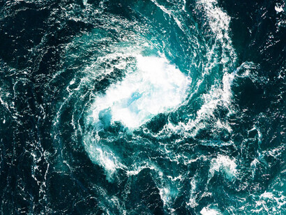 La indecisión mostrada en encuestas por los electores y ciudadanos ante el proceso electoral, que alcanza un 70%, no dice que sea una masa abstencionista. Eso está directamente ligado a la gran cantidad de partidos políticos que estaban en proceso de inscripción