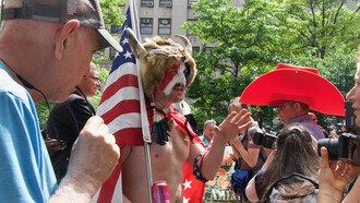 Das Ergebnis der U.S. Wahl war eher eine Niederlage der Demokraten. Bild: Trump-Anhänger auf den Straßen von New York im Mai 2024