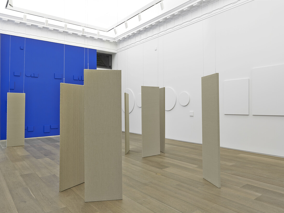 View of the exhibition Claude Rutault, Galerie Perrotin, New York, November 20, 2014 – January 3, 2015. Photo: Yachin Parham, Courtesy Galerie Perrotin