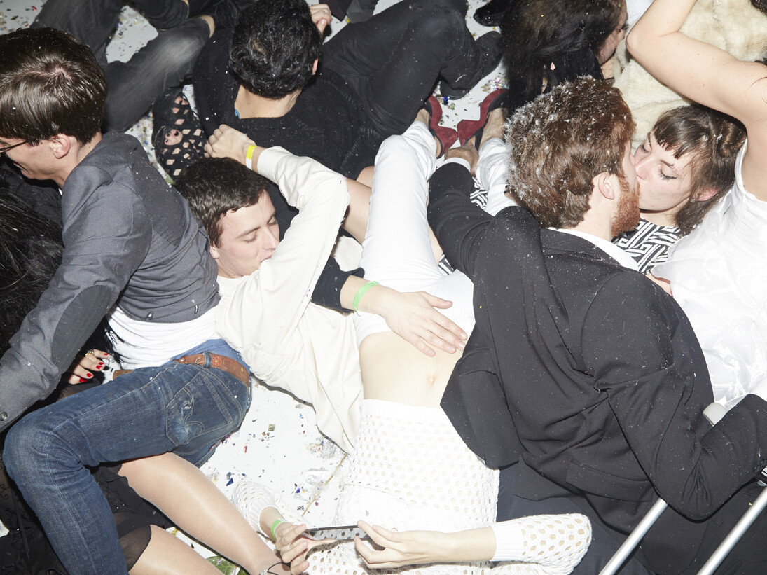 Ed Fornieles, New York New York Happy Happy (NY NY HP HP), 2014, Performance (in association with Rhizome), New Museum, New York. © the artist, courtesy Carlos/Ishikawa, London