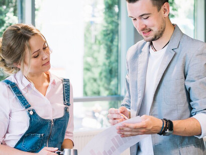 In a collaborative setting, startup founders and colleagues discuss their work plans, highlighting the significance of emotional resilience, teamwork, and support in navigating business challenges