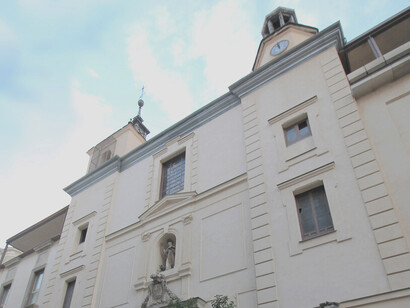 Es una iglesia con la mirada puesta en los excluidos del sistema, los que buscan y no encuentran, los alejados de Dios y de la Iglesia. Real Iglesia de San Antón Real, Madrid, España