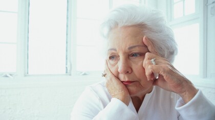 Una anciana sola y decaída