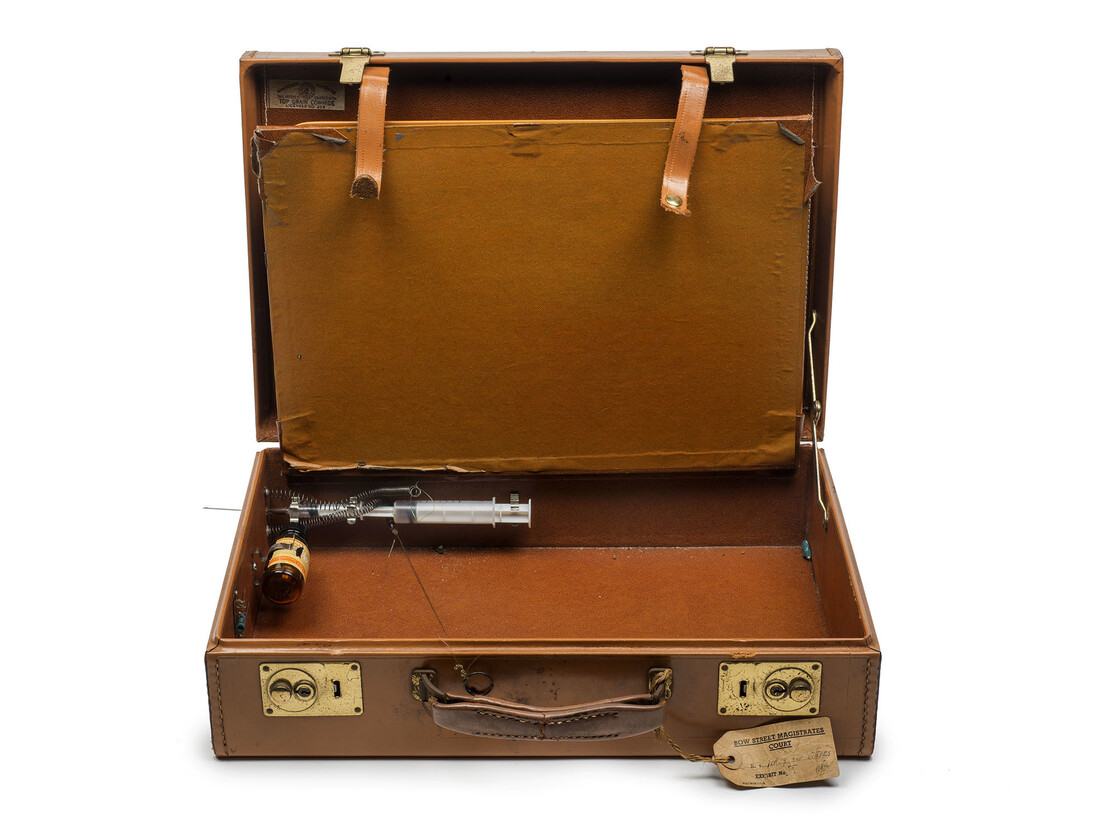 Ronnie and Reggie Kray: Briefcase with syringe and poison intended for use against a witness at the Old Bailey (never used), 1968 © Museum of London