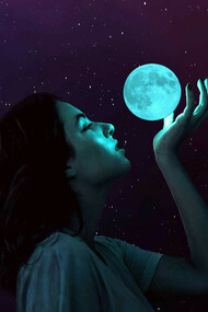 Desiderare. Nella mia lista, nell’istante in cui cancello un desiderio esaudito, ne scrivo un altro e come in un rinnovo emozionale, si creano fragranze olfattive di testa e cuore. E sono felice. Ricomincia la caccia al tesoro