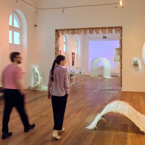 Damien Ajavon, Threads of becoming: shifting matter and form in translation, exhibition view. Courtesy of Museum für Kunst und Gewerbe Hamburg