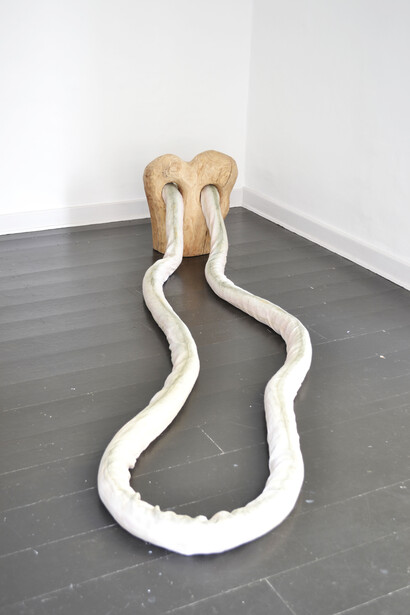 Anna Bak | I've seen things I can't forget (1), 2020. Wood, textile and granulate, H. 46 cm. Variable depth and length