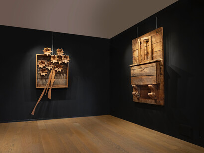 Mario Ceroli, Mito e materia, vista della mostra. Cortesia di Tornabuoni Art