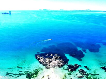 En el sur, en Vigo, el mismo océano dulcificado por la ría homónima