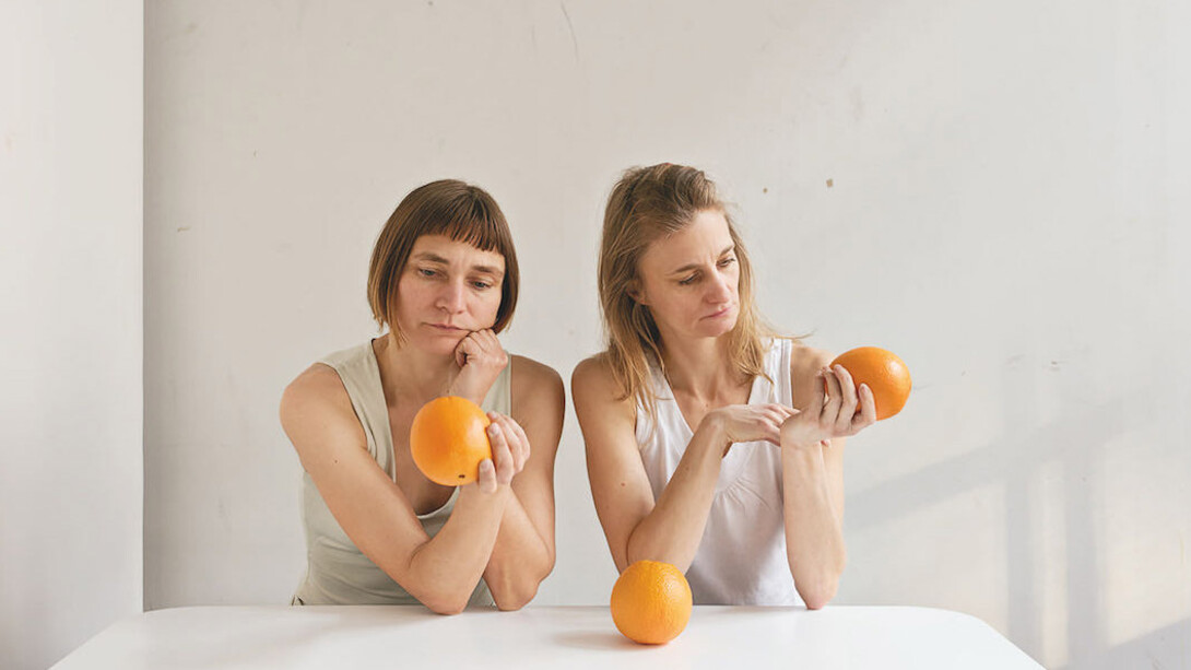Elina Brotherus, Orange Event, 2017, photograph.
After Bengt af Klintberg, Orange Event Number 16 (for Åke Hodell), 1963–1966. Regard two or three oranges for a long time.