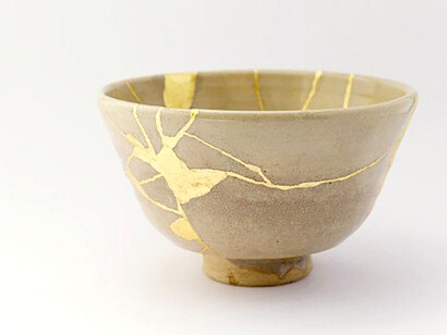 L'arte del kintsugi viene spesso utilizzata come simbolo e metafora di resilienza