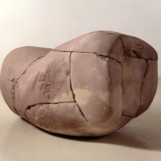 Hubert Duprat, Cassé-collé, 1992, Grès rose, 65 x 70 x 115 cm, Centre national des arts plastiques, FNAC 93628 © Adagp, Paris / CNAP / photo : Frédéric Delpech