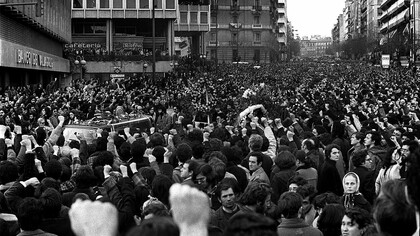 Cortejo fúnebre de los abogados de Atocha. La matanza de Atocha, 24 de enero de 1977, fue un atentado terrorista perpetrado por pistoleros de extrema derecha en un despacho de abogados laboralistas vinculado al Partido Comunista de España y al sindicato Comisiones Obreras, situado en el número 55 de la calle Atocha en Madrid, España