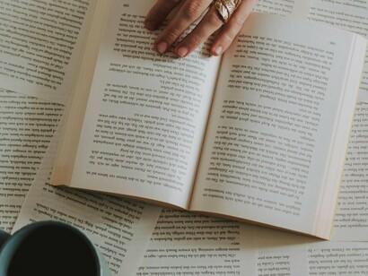 Normalmente, tem-se preferido usar os termos significado e significação com referência a noções propriamente linguísticas, isto é, com referência a palavras e frases, sem levar em conta o papel de seus usuários, enquanto o termo sentido tem sido usado preferencialmente quando se faz referência às realizações das palavras e frases pelos falantes / ouvintes em situações concretas e observáveis de uso