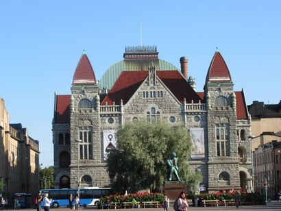 Teatro Nacional Finlandés Helsinki (Suomen Kansallisteatteri Helsinki) El teatro es un espacio para vivir la catarsis, la conexión emocional con las historias y la expresión artística