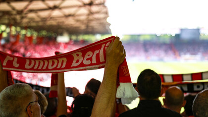 Torcedor do FC Union Berlin em jogo do time no estádio