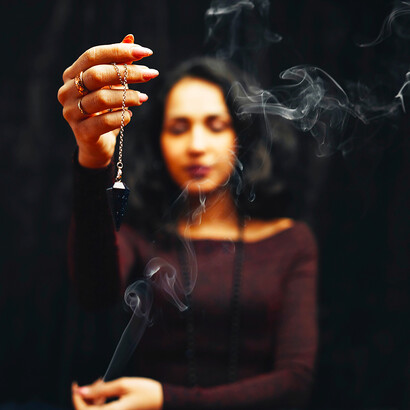 Radiesthésie. Tout pendule demandera  une purification avant sa première utilisation, et un nettoyage est fortement recommandé après toute séance