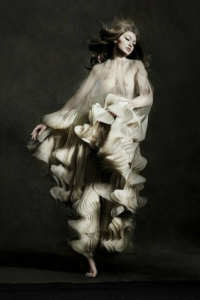 Iris van Herpen, modella Gigi-Hadid