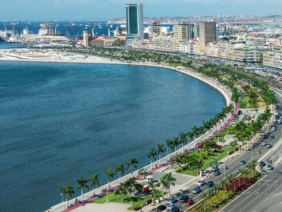 Vista aérea da baía de Luanda, em Angola