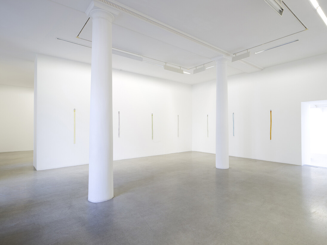 Valentin Carron, Belt hanging on the wall, 2014, Glass, Variable dimensions, View of the exhibition « L’autoroute du soleil à minuit », kamel mennour (47, rue Saint-André des Arts), Paris, 2015 © Valentin Carron, Photo: Fabrice Seixas, Courtesy the artist and kamel mennour, Paris
