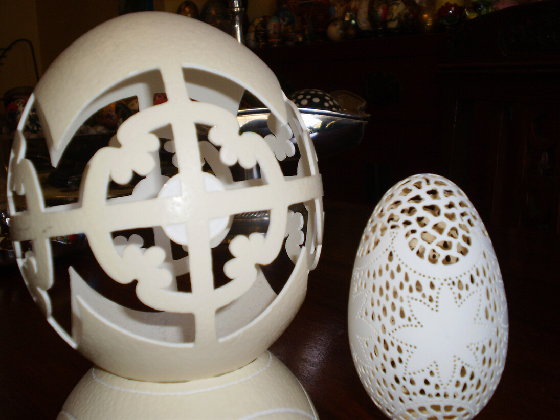 Ovos com decoração vazada