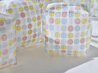 Lebendige Skulpturen. Courtesy of Sies + Höke Galerie