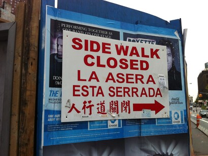 Errores ortográficos en un cartel en español