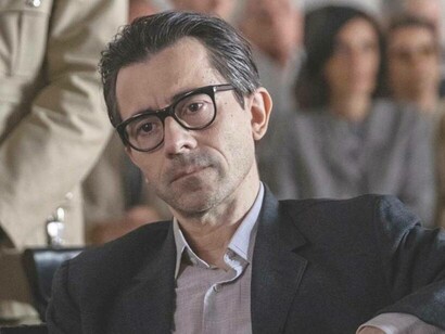 Luigi Lo Cascio battling in a court scene from Lord of the Ants (2022) 