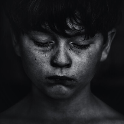 Lacrime: distinguere “noi” da “loro” è il principio di ogni conflitto