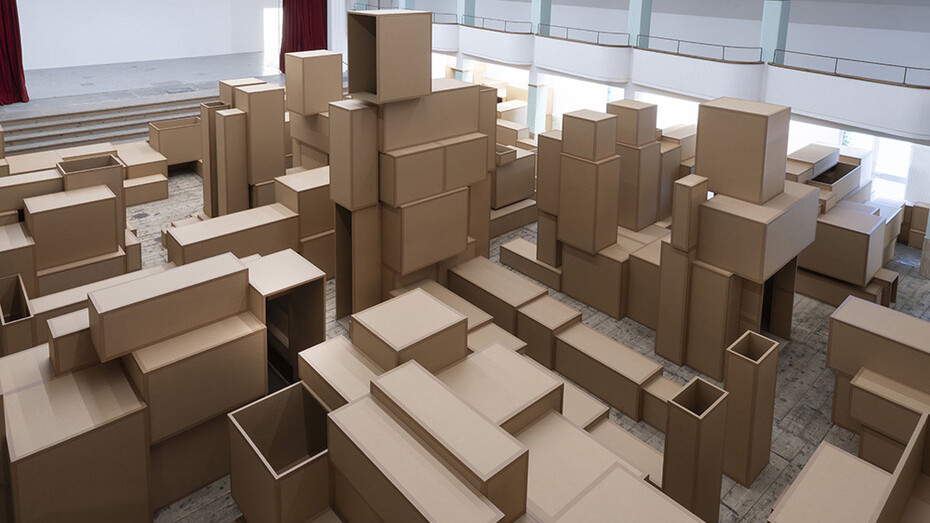 Antony Gormley, What holds us, vista della mostra. Cortesia di Galleria Continua