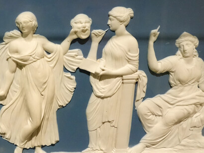 Nueve musas, atribuidas a John Flaxman, Jr., detalle 3 - Wedgwood & Bentley, 1778-1780 - Museo de Brooklyn, Nueva York, EE. UU.