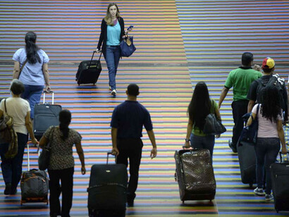 Personas forzadas a abandonar su país en busca de una vida mejor