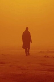 Cena do filme Blade Runner 2049 (2017), a continuação do original de 1982