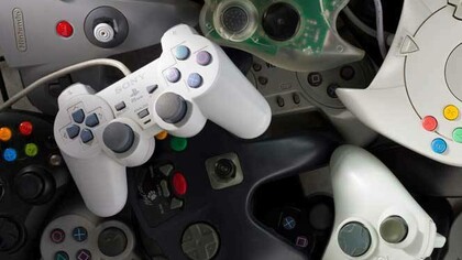 Mandos de videoconsolas antiguas