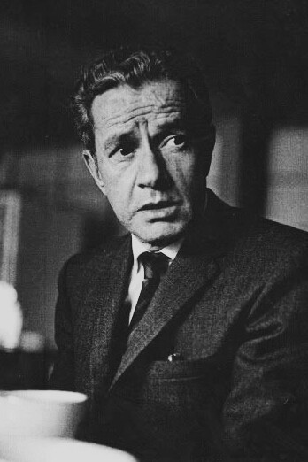 Juan Rulfo convirtió el paisaje rural latinoamericano en un territorio donde la memoria, el silencio y los muertos conviven con los vivos, dando forma a una de las voces más influyentes de la literatura en español