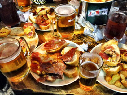 Tapeo. Tipica tradición española en general y madrileña en particular