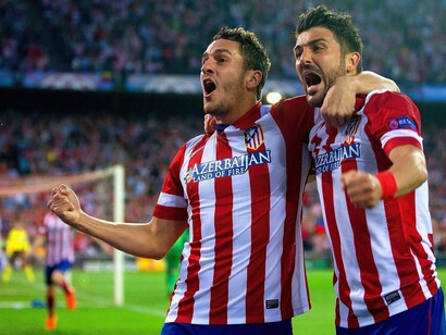 Koke y el ex atlético Villa, celebrando su victoria ante el Barça en la Liga de Campeones