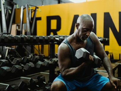 Diariamente seguia na rotina, por necessidade de preservar os músculos que vão se despedindo com a idade ou talvez por pura inércia em buscar uma outra atividade. Anos atrás tinha deixado a natação, meu esporte preferido desde criança, em função de uma rinite que se instalava todos os dias em que nadava